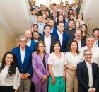 Governadora Raquel Lyra ao lado de prefeitos de Pernambuco.