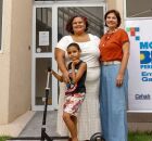 Priscila Krause visita fam&iacute;lia beneficiada pelo programa Morar Bem PE no Recife.