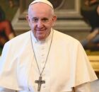 Papa Francisco continua est&aacute;vel, por&eacute;m quadro de sa&uacute;de ainda &eacute; 'complexo', diz Vaticano em Nota