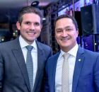 Andr&eacute; Ferreira ao lado do presidente da C&acirc;mara Hugo Motta. 