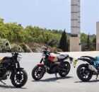 Royal Enfield Guerrilla 450 de malas prontas pro Brasil.