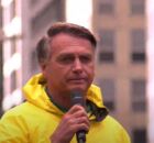 Bolsonaro durante ato na avenida paulista