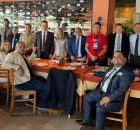 Prefeito de Toritama ao lado de vereadores, em Brasilia. 