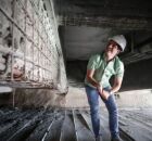 Prefeito Jo&atilde;o Campos embaixo da ponte.