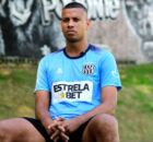 Mateus Silva chega como refor&ccedil;o no Na&uacute;tico sem ter jogado ainda em 2025.