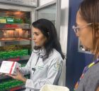 M&eacute;dica do hospital Maria Lucinda, com doses do rem&eacute;dio.