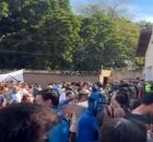 Alunos de faculdade durante trote.