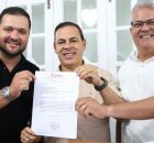 Prefeito Sivaldo Albino autoriza pavimenta&ccedil;&atilde;o de mais 23 ruas e constru&ccedil;&atilde;o de novas pra&ccedil;as 