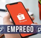 Pessoa mexendo em aplicativo da shopee. 