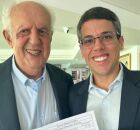 Jarbas Filho ao lado do seu pai. 