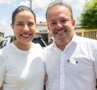 Fabinho Lisandro ao lado da governadora Raquel Lyra. 
