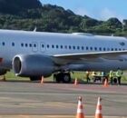 Avi&atilde;o da Gol que atolou na pista.