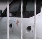 Carro da v&iacute;tima com manchado de sangue