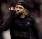 Memphis Depay deve renovar com o Corinthians.