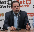 Bruno Rodrigues fala sobre sa&iacute;da de Vin&iacute;cius Diniz da SAF do Santa Cruz: "Vida que segue"