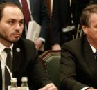 Vereador Carlos Bolsonaro e o ex-presidente Jair Bolsonaro.