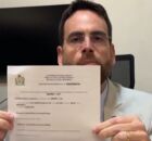 Eduardo Moura faz b.o contra pessoas que o chamaram de racista.