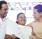 Governadora Raquel Lyra entrega t&iacute;tulos de regulariza&ccedil;&atilde;o fundi&aacute;ria.