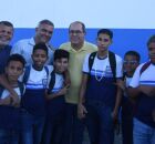  Mano Medeiros entrega dois novos &ocirc;nibus escolares.