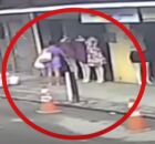 Mulher flagrada em Olinda furtando roupas de manequim.