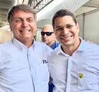 Deputado estadual Pastor J&uacute;nior T&eacute;rcio ao lado de Bolsonaro. 