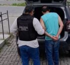 Momento em que homem &eacute; preso, em Pernambuco.