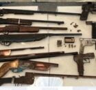 Pol&iacute;cia Militar apreeende armas. 