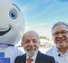 Mascote do SUS, Lula e ministro da Sa&uacute;de.