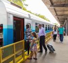 A bordo da Estrada de Ferro Caraj&aacute;s, passageiros atravessam mais de 800 km de paisagens &uacute;nicas entre Maranh&atilde;o e Par&aacute;, em uma das &uacute;ltimas grandes rotas ferrovi&aacute;rias do pa&iacute;s.