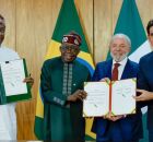 Ao lado de Lula, Silvio Costa Filho assina acordo com governo nigeriano para ampliar conex&atilde;o de voo.