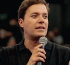 Andr&eacute; Valad&atilde;o alerta para intoler&acirc;ncia religiosa: "O Brasil sempre foi plural e precisa continuar"