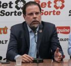 Presidente do Santa Cruz garante "bicho" de R$ 1,1 milh&atilde;o em caso de acesso