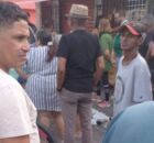 Pessoas reunidas no Cabo ap&oacute;s o assassinato.