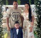 Marc&iacute;lio Bezerra com sua esposa e filho.