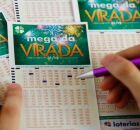 Pessoa marcando tal&atilde;o da Mega da Virada.