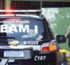 Viatura da pol&iacute;cia para prender pai de santo.