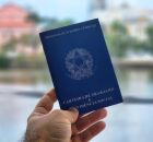 Carteira de trabalho com fundo no Recife, capital de Pernambuco.