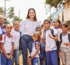 Prefeita Mirella Almeida vistoria escolas e obras em Olinda.