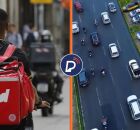 Entregadores por aplicativo e PM em refor&ccedil;o para o protesto.