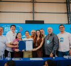 Raquel assina ordens de servi&ccedil;o em Petrolina, ao lado de secret&aacute;rio e Pol&iacute;ticos da Regi&atilde;o.