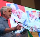 Humberto Costa oficializou neste domingo (3) sua despedida da presid&ecirc;ncia nacional do Partido dos Trabalhadores (PT)