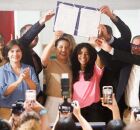 Raquel Lyra assina ordem de servi&ccedil;o para reforma do Gin&aacute;sio Pernambucano.