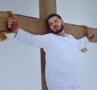 Dimas, o Ladr&atilde;o", single que marca oficialmente sua estreia no cen&aacute;rio gospel