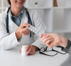 Clopidogrel como op&ccedil;&atilde;o mais eficaz e t&atilde;o segura quanto a aspirina na preven&ccedil;&atilde;o de infartos e AVC.