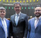 Eduardo e Lula da Fonte recebem Pastor Esdras Cabral.