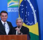 Coronel Augusto Heleno ao lado de Bolsonaro. 