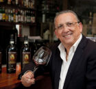 Galv&atilde;o Bueno construiu sua vin&iacute;cola premiada e diversificou seus neg&oacute;cio.