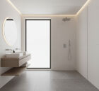 Banheiro moderno com chuveiro walk-in, evidenciando o design minimalista.