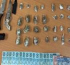 Material apreendido que estava com o homem, em Fernando de Noronha.