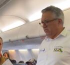 Ministro da Sa&uacute;de, Alexandre Padilha, socorre paciente.